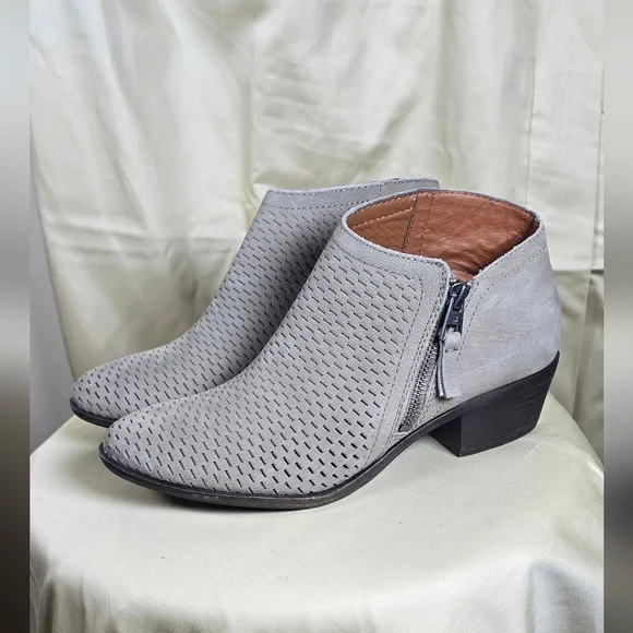 Lucky Brand Bohemian Cabincore Beige Suede Perforated Ankle Booties 8.5M - Picture 3 of 13